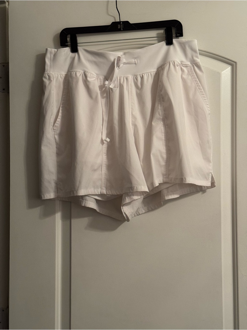 Lane Bryant Livi Plus Size 22/24 White Shorts Lined With Pockets
